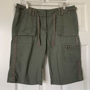 Women’s Halogen army green cargo shorts, size 8